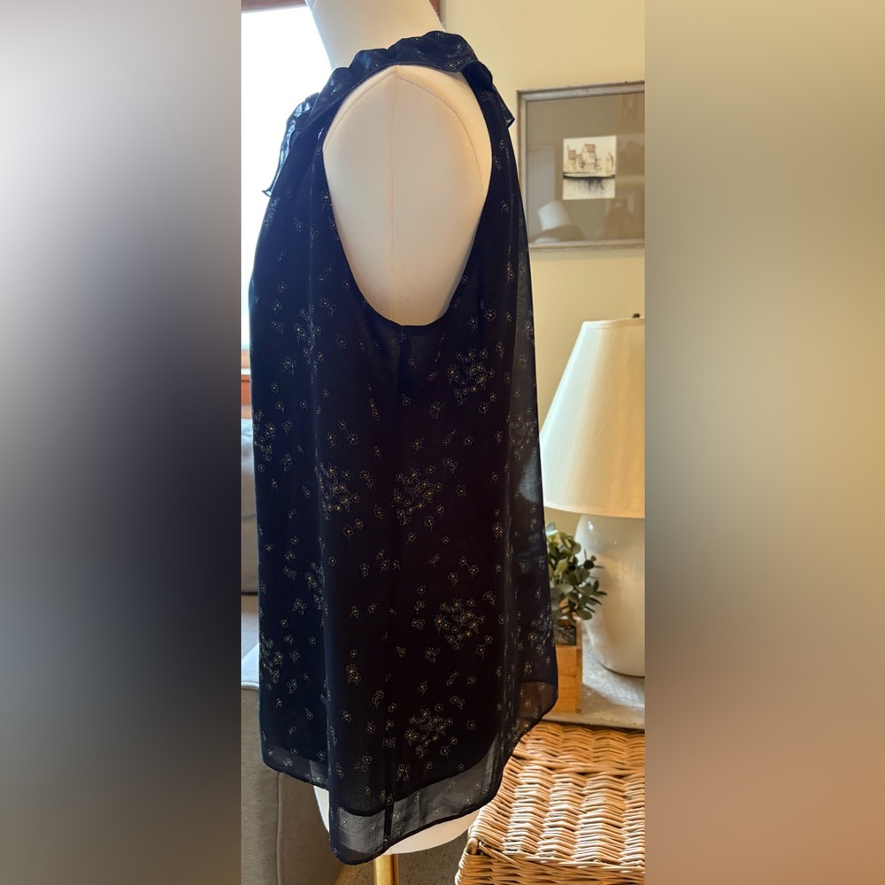 CAbi Ever Top M3984 Navy Floral Sleeveless Halter-Style Top w Ruffled Neckline - Picture 5 of 12